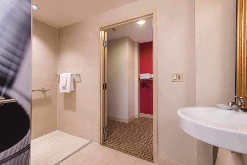 Deluxe King or Double Room image 2