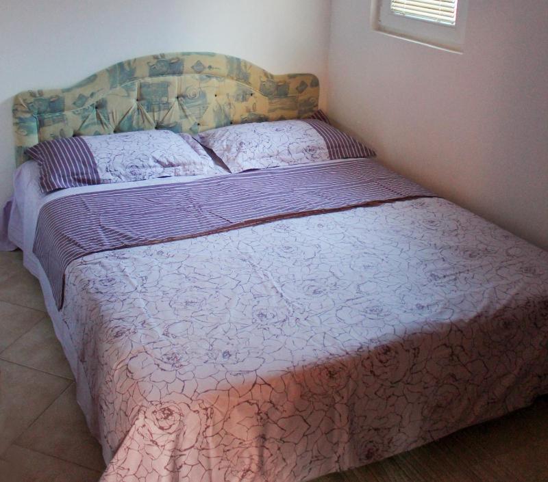 One-Bedroom Apartment image 4