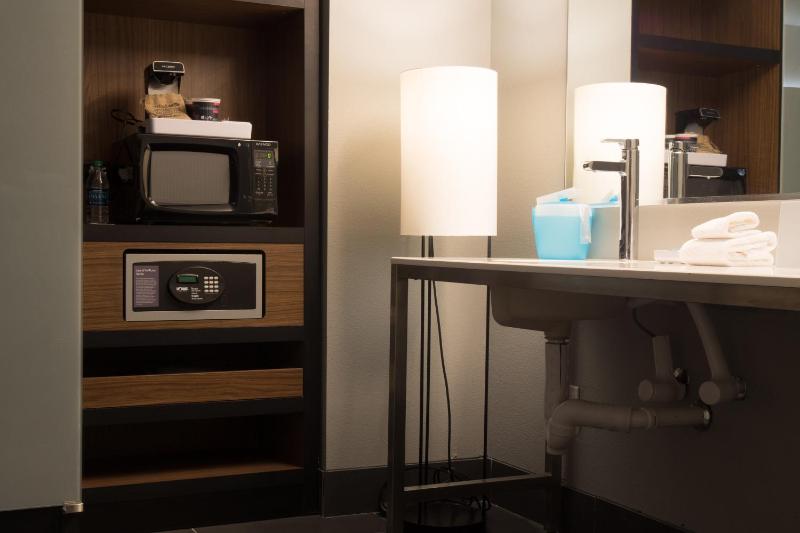 King Room - Hearing Accessible image 2