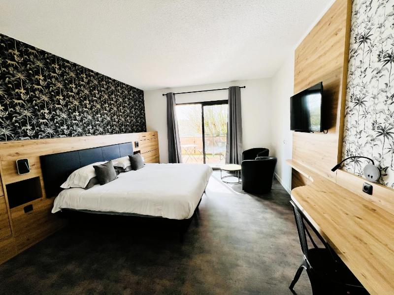 Deluxe Quadruple Room image 3