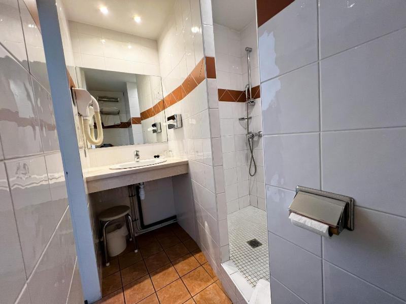 Classic Double Room image 2