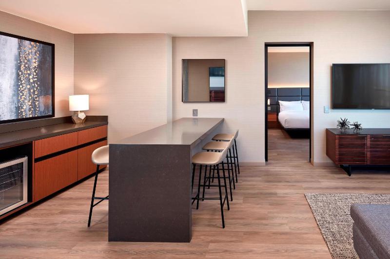 Suite, 1 King, Sofa bed image 2