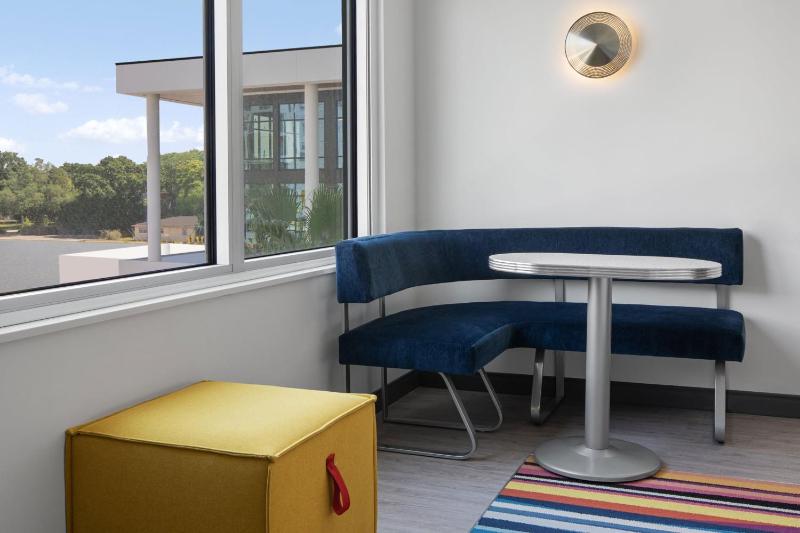 Aloft by Marriott Tampa Midtown - image 5