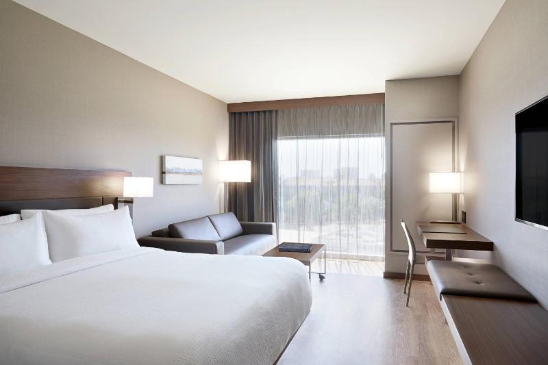 King Room with Sofa Bed image 1