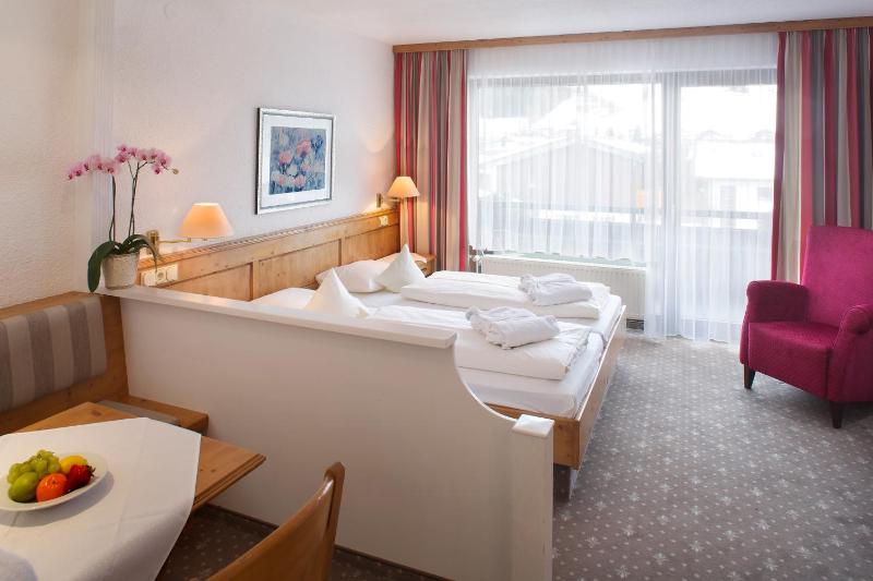 Standard Double Room image 3