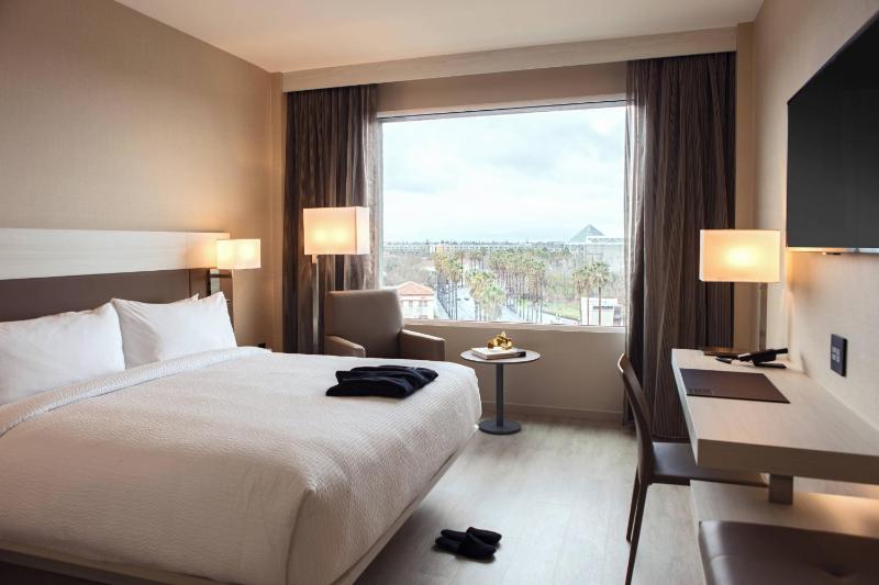 King Room on High Floor image 2