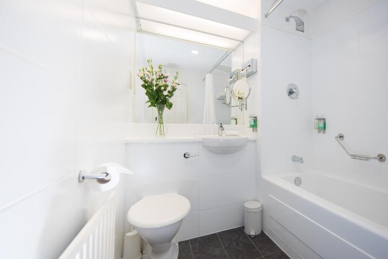 Double or Twin Room image 2