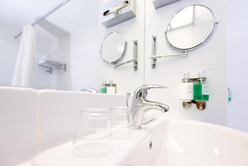 Double or Twin Room image 3