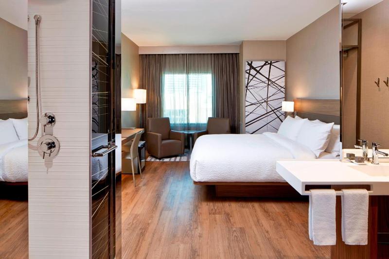 King Room image 3