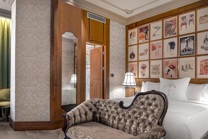 Standard Interior, Guest room, 1 King, Courtyard view image 1