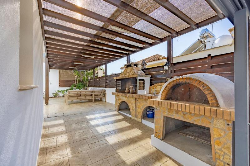 Agios Tychon Luxury Villa with Private Pool - image 3