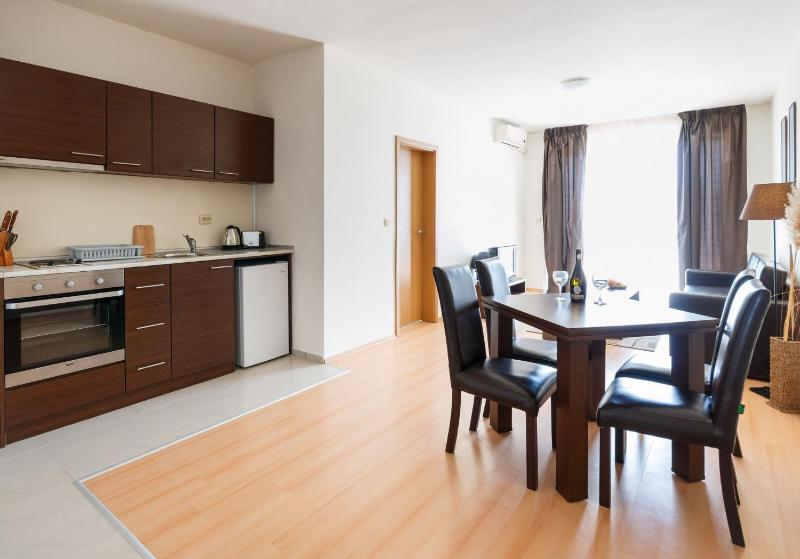Seaside Apartment with 2 Bedrooms for up to 5 Guests - image 16