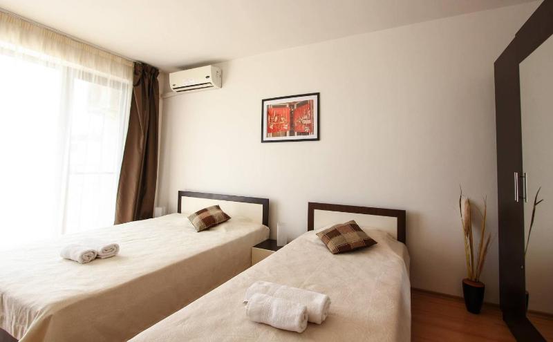 Seaside Apartment with 2 Bedrooms for up to 5 Guests - image 13