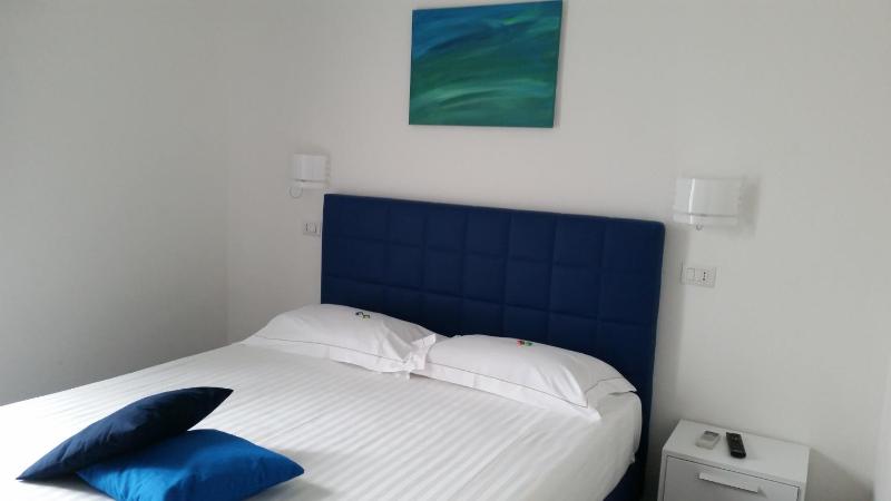 Quadruple Room with Balcony image 4