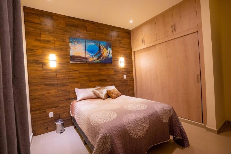 Luxury Apartment With Poll - image 31