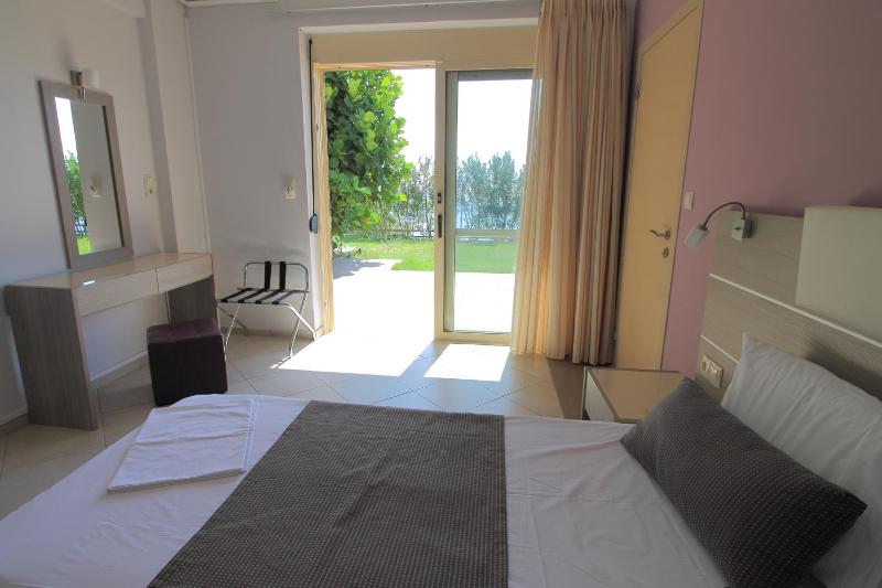 Double Room with Terrace image 2