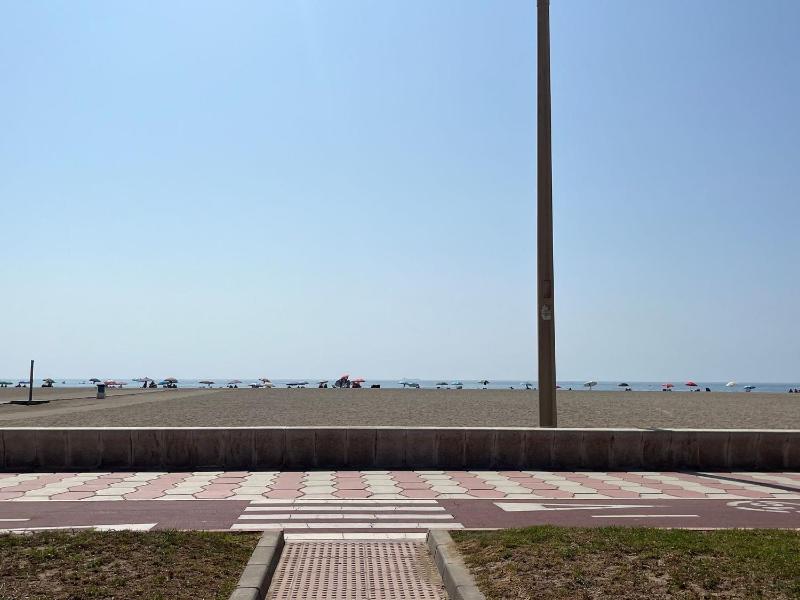 Lovely 2 bedroom apartment near the beach - image 14