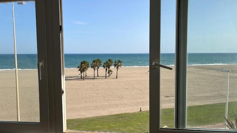 Two Bedroom Apartment on Front Line Of The Beach - image 31
