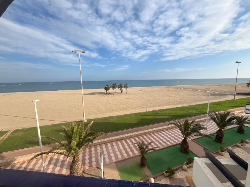 Two Bedroom Apartment on Front Line Of The Beach - image 5