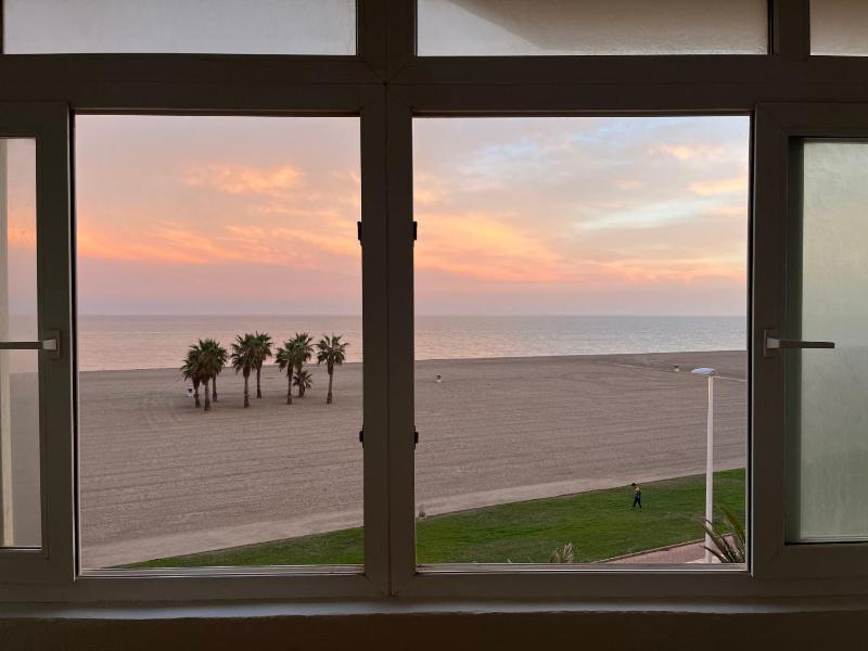 Two Bedroom Apartment on Front Line Of The Beach - image 30