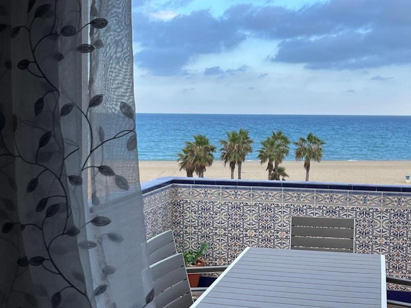 Two Bedroom Apartment on Front Line Of The Beach - image 7