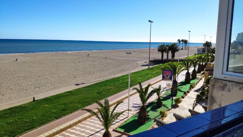 Two Bedroom Apartment on Front Line Of The Beach - image 27