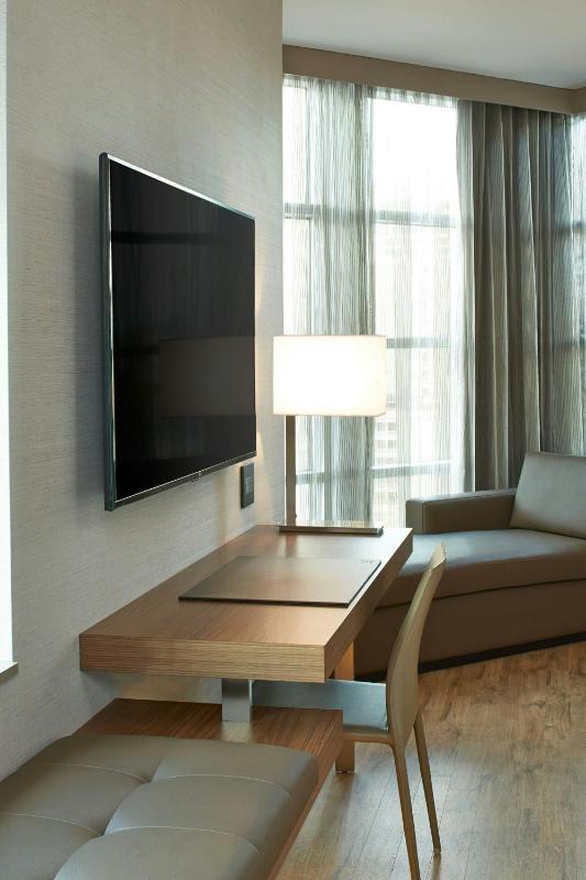 Corner King Room image 2
