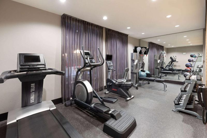 La Quinta Inn & Suites by Wyndham Rockport - Fulton - image 45