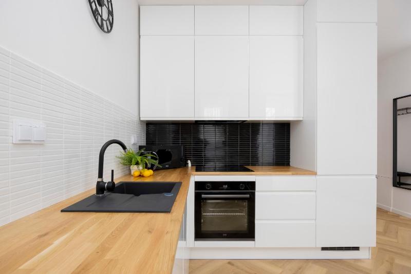 Comfortable Apartment with Two Bedrooms & Parking by Noclegi Renters - image 10