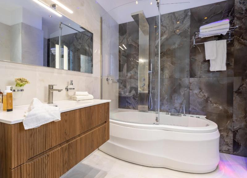 Hotel Mondial - image 39
