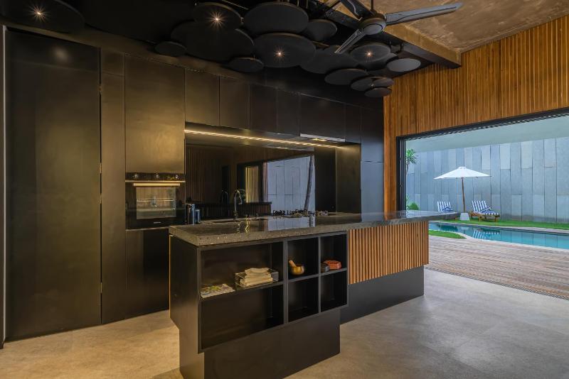 Sunset Berawa - Exclusive Modern 4BR Villa in Central Canggu! - image 46
