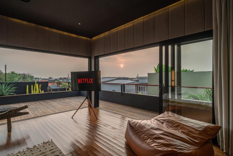 Sunset Berawa - Exclusive Modern 4BR Villa in Central Canggu! - image 9