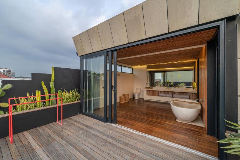 Sunset Berawa - Exclusive Modern 4BR Villa in Central Canggu! - image 21