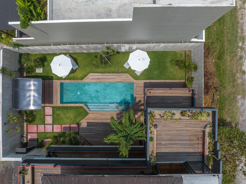 Sunset Berawa - Exclusive Modern 4BR Villa in Central Canggu! - image 6