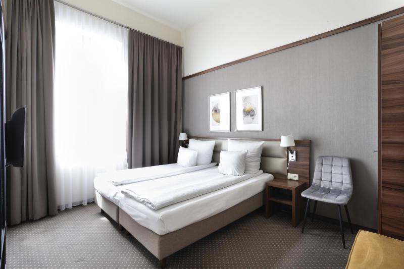 Family Room (2 Adults + 2 Children) image 1