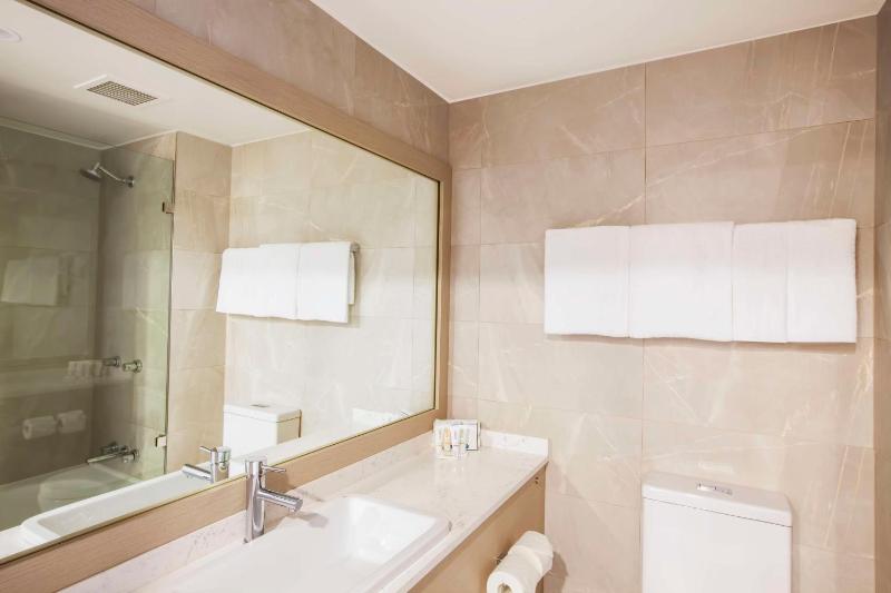 Double or Twin Room image 3