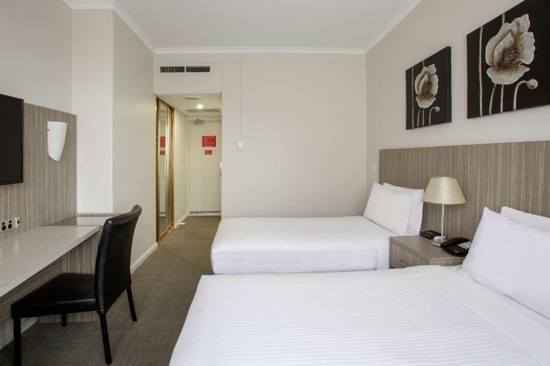 Deluxe Twin Room image 2