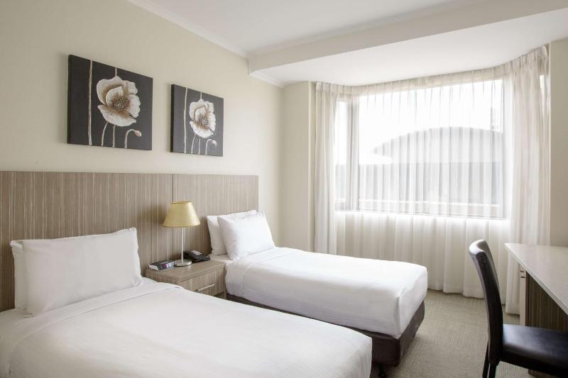 Deluxe Twin Room image 1