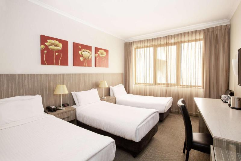 Deluxe Triple Room image 2
