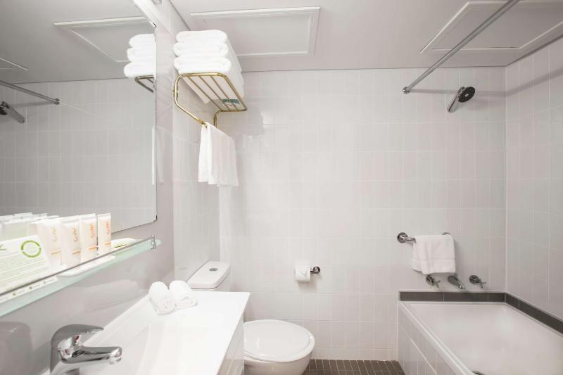 Superior Twin Room image 4
