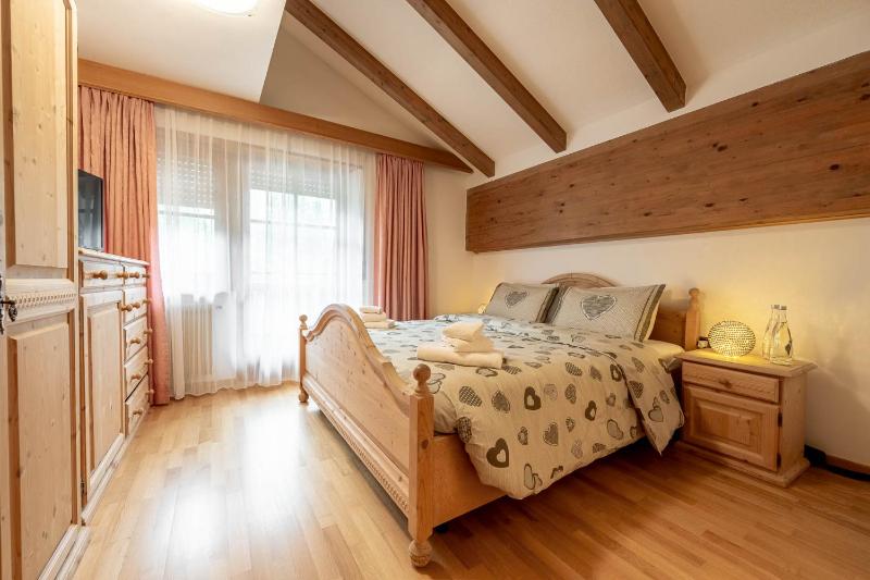 Deluxe Double Room with Balcony image 3