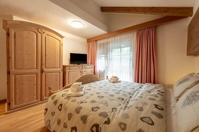 Deluxe Double Room with Balcony image 2