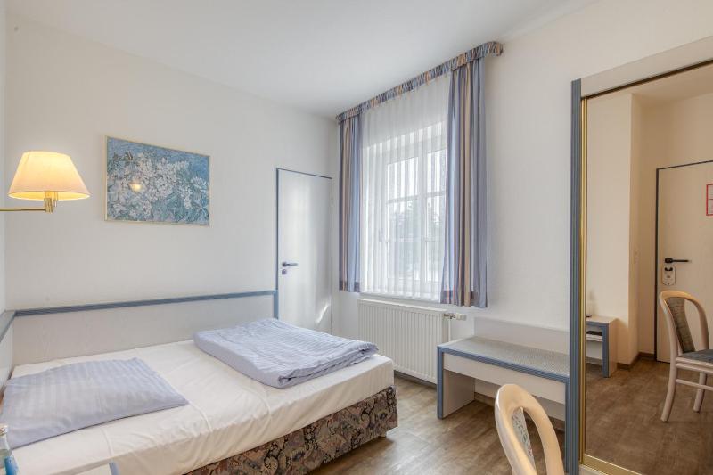 Single Room image 3