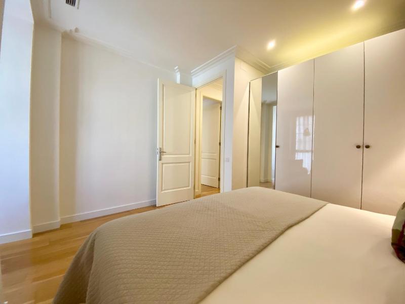 Spacious Elegant on Avenue Diagonal By MyRentalHost - image 15