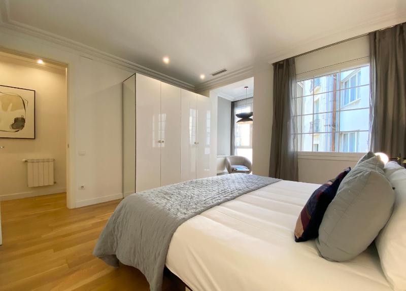 Spacious Elegant on Avenue Diagonal By MyRentalHost - image 3