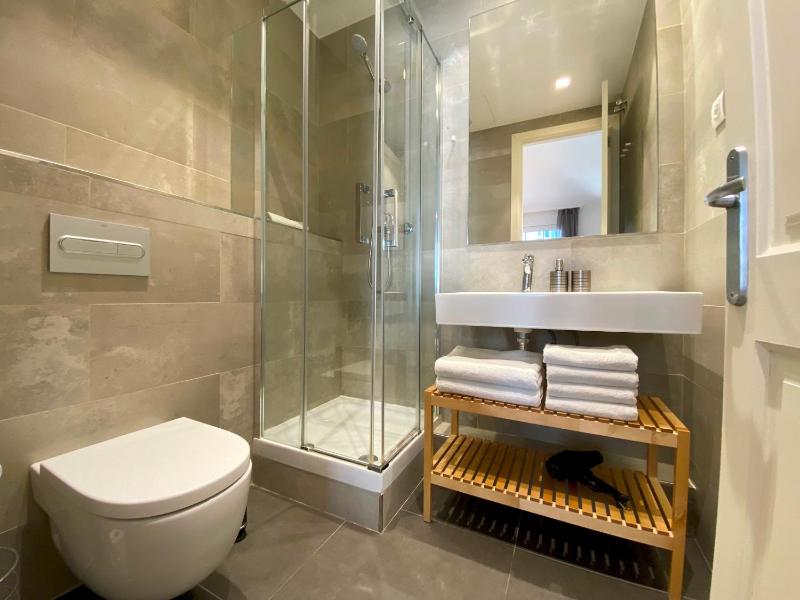 Spacious Elegant on Avenue Diagonal By MyRentalHost - image 5