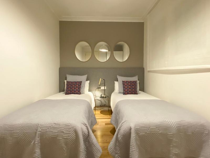 Spacious Elegant on Avenue Diagonal By MyRentalHost - image 10
