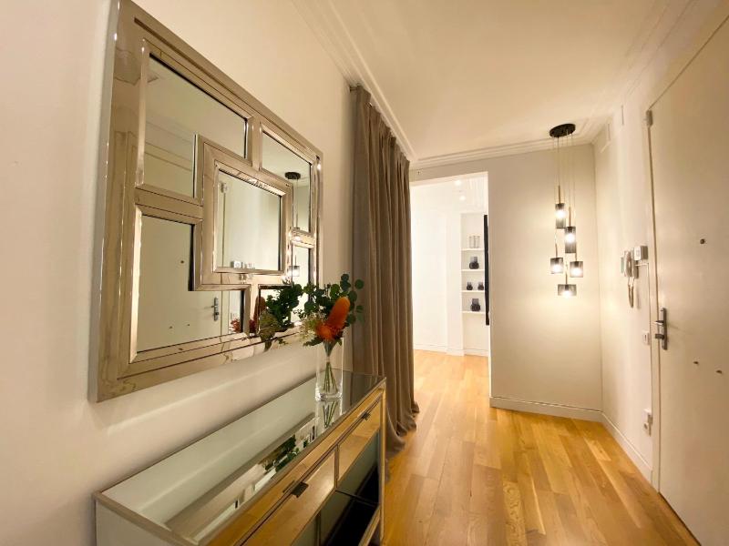 Spacious Elegant on Avenue Diagonal By MyRentalHost - image 8
