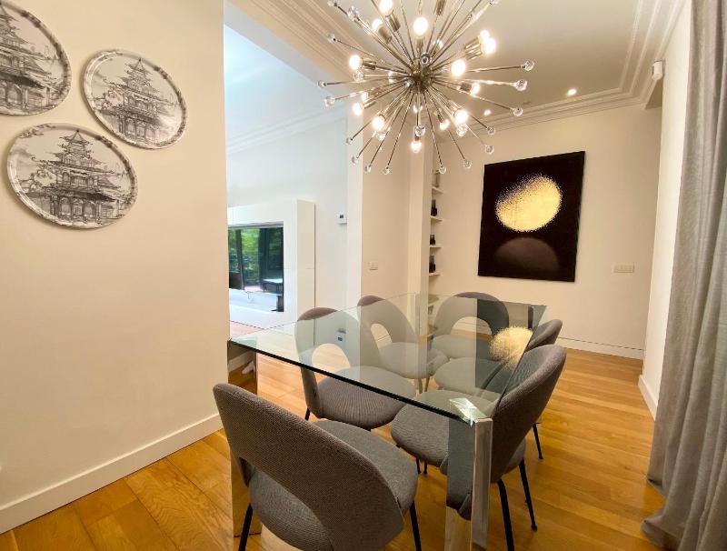 Spacious Elegant on Avenue Diagonal By MyRentalHost - image 2