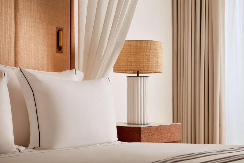 Superior Double or Twin Room with Marina View image 4